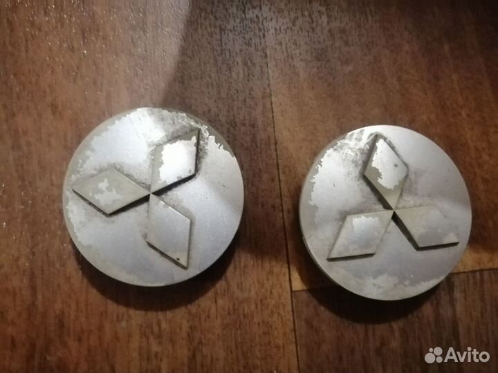 Антенна и колесные колпачки