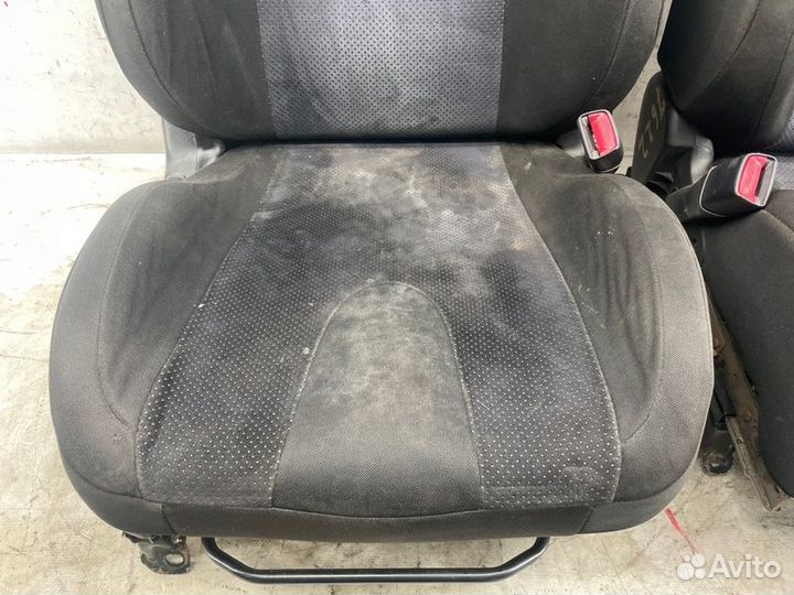 Сиденья комплект передняя Subaru Forester SG5