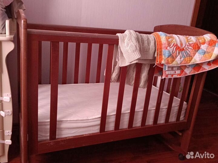 Детская кроватка с матрасом