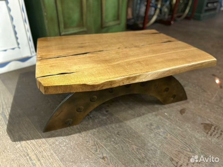 Низкий столик из массива