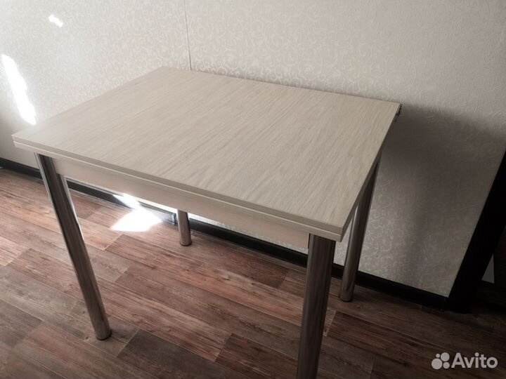 Кухонный стол новый
