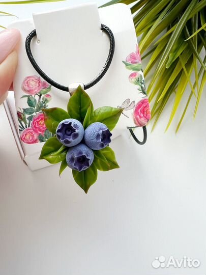 Подвеска с черникой ручная работа