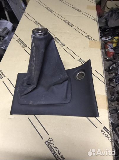 Консоль Toyota Corolla E120 2001-2007