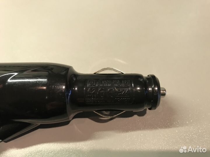 Автомобильная зарядка HTC