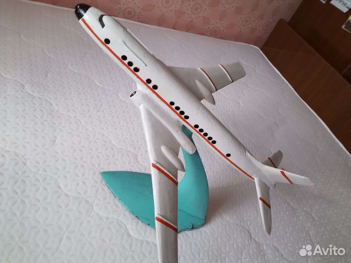 Модель самолёта Ту-124