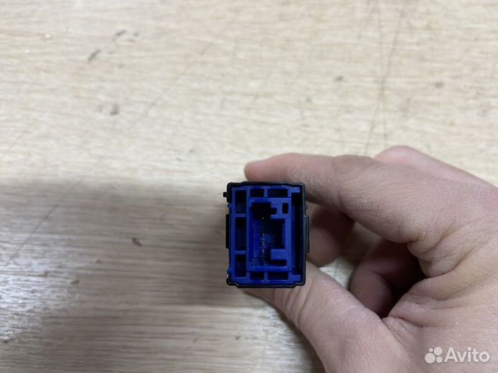 Кнопка подогрева правого сиденья Toyota Rav4 XA50