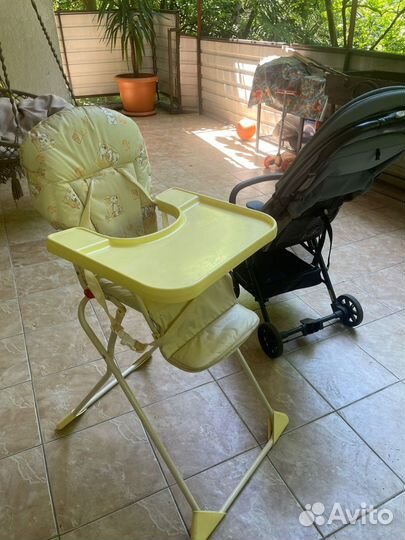 Стульчик для кормления и коляска