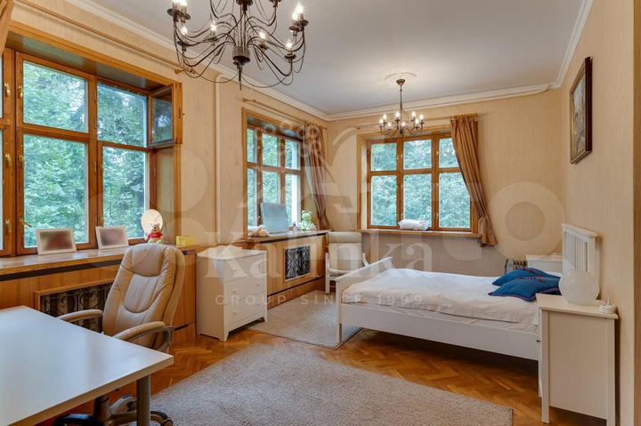 Дом 461,9 м² на участке 63,6 сот.