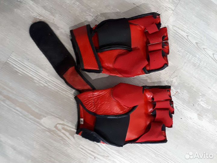 Перчатки для тайского бокса и мма