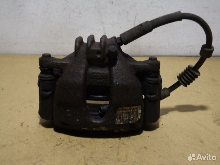 Суппорт передний левый Пежо 308