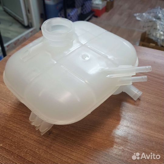 Расширительный бачок Opel Astra H