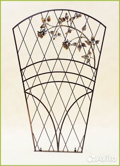 Кованые шпалеры для вьющихся растений