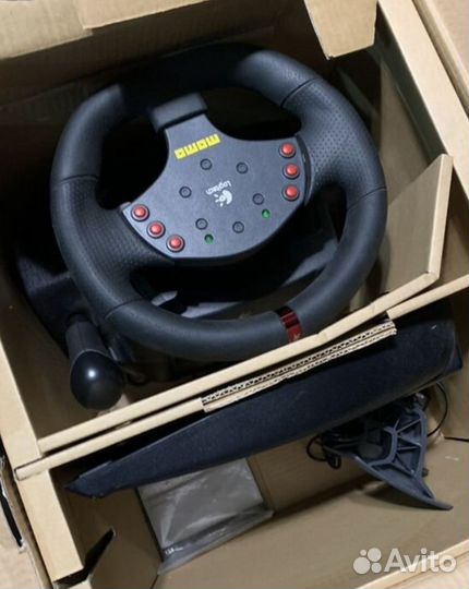 Игровой руль Logitech momo