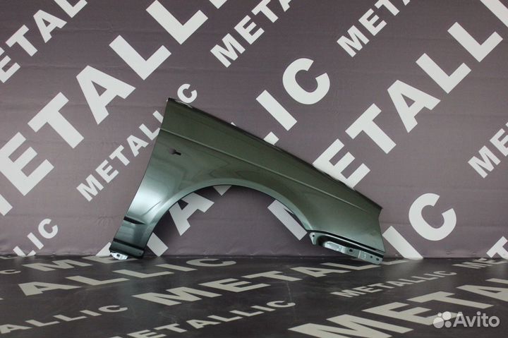 Крыло Приора переднее правое / в цвет