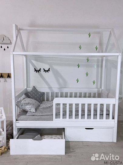 Кровать домик