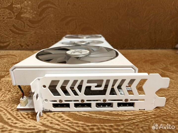 Radeon RX 6700 XT Hellhound Spectral White 12GB