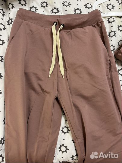 Женский спортивный костюм