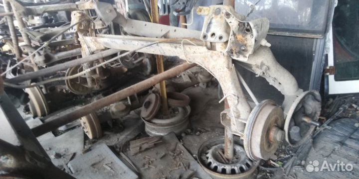 Балка подвески задняя Volkswagen Golf 3