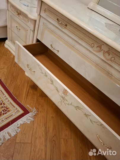 Спальный гарнитур