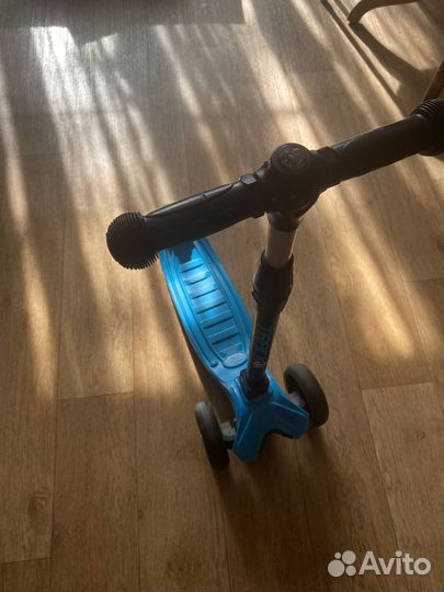 Самокат трехколесный