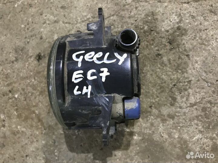 Левая противотуманная фара Geely Emgrand EC7