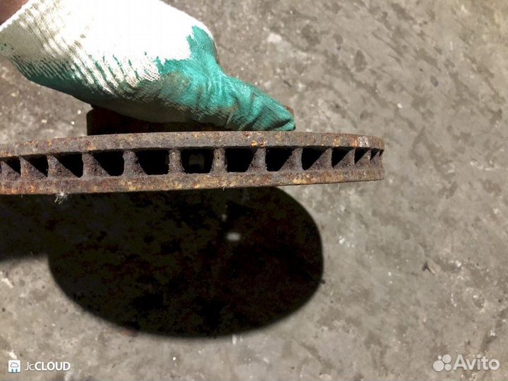 Тормозной диск на toyota ipsum SXM10 3SFE