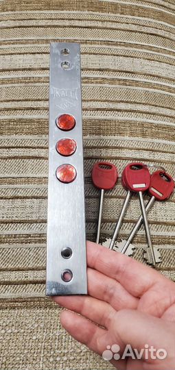 Замок дверной