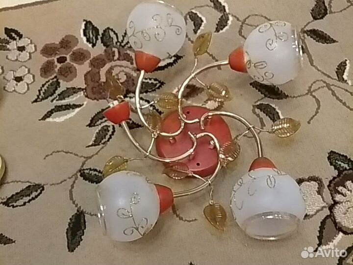 Люстра и светильник