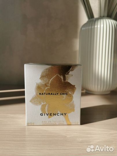 Туалетная вода Naturally Chic Givenchy 50 ml. Ориг