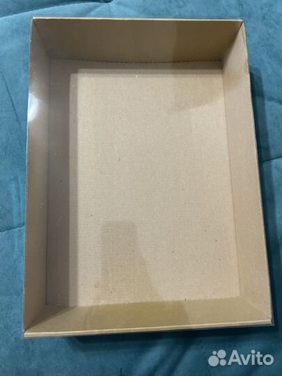 Коробка с прозрачной крышкой