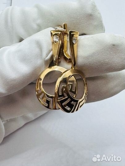 Золотые серьги с фианитом