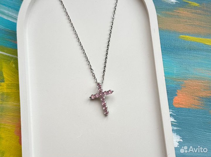 Подвеска с крестиком в камнях