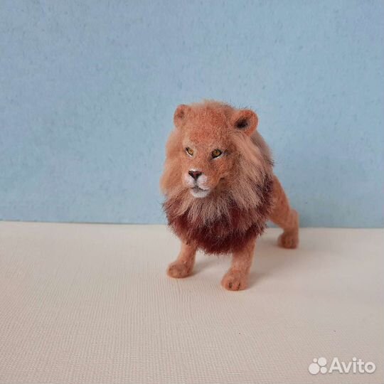 Фигурка льва реалистичная портретная