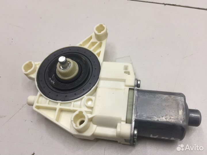 Моторчик стеклоподъемника передний левый