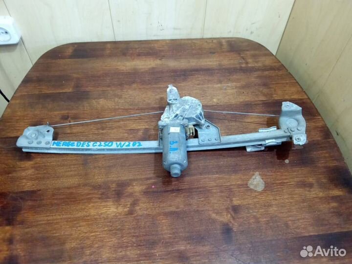 Стеклоподъемник задний левый Mercedes-Benz C-Класс