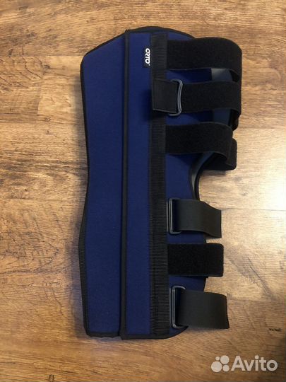 Тутор на коленный сустав