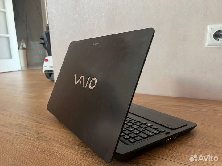 Ноутбук Sony vaio VPC-F24M1R