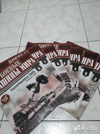 Коллекция моделей танков 1/72 с журналами