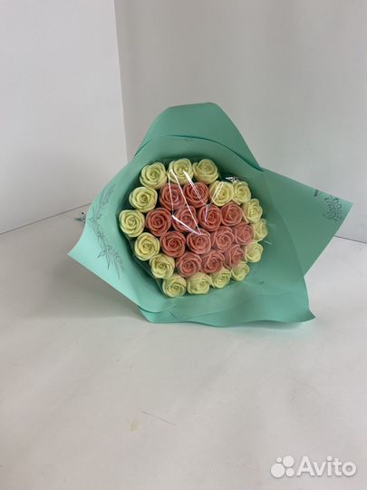 Букет из шоколадных роз - 29 шт в форме сердца