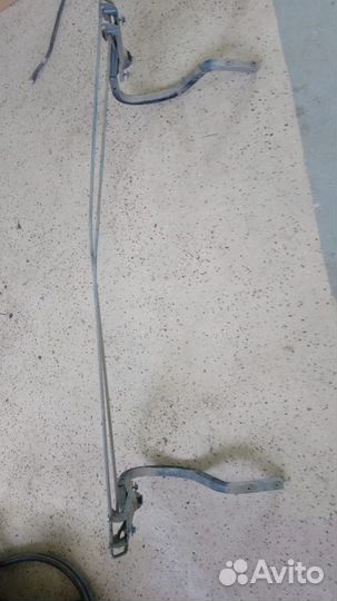 Кронштейн крышки багажника Тойота Карина Е