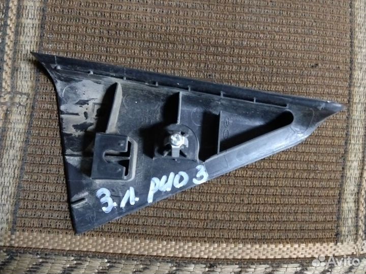 Уголок задней левой двери Киа Рио 3