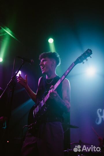 Репетитор по игре на гитаре