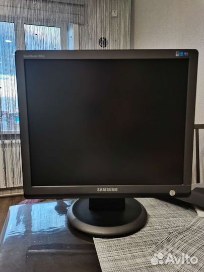 Монитор Samsung