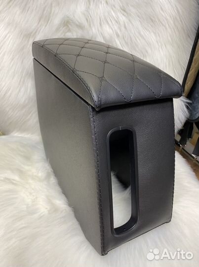 Подлокотник Рено Дастер с 2021г