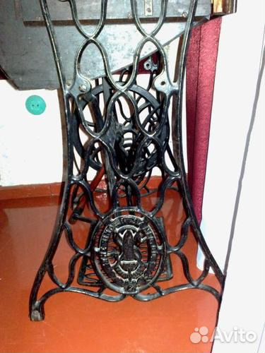 Антикварная ножная швейная машинка Singer