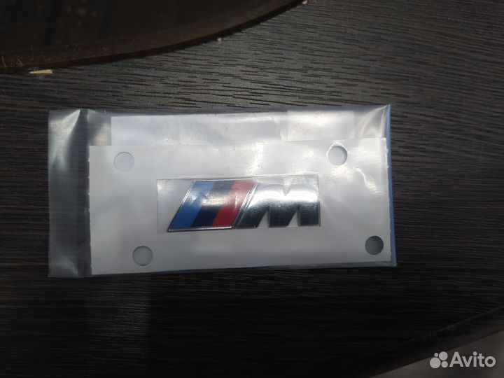 Эмблема BMW M на крыло 51148058881