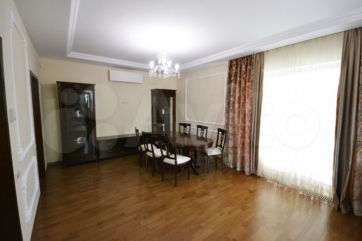 Дом 254,5 м² на участке 8 сот.