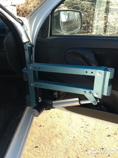 Подъемник для инвалидов в машину