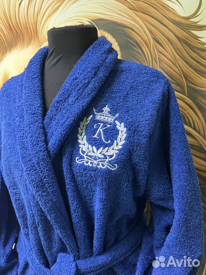 Мужской махровый халат с вышивкой на груди