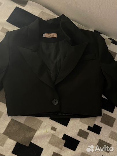 Укороченный пиджак женский